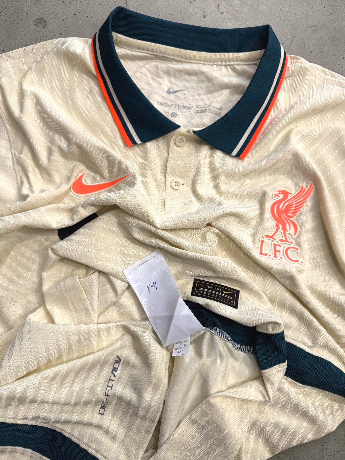 Nike 2021/22 Liverpool away Shirt