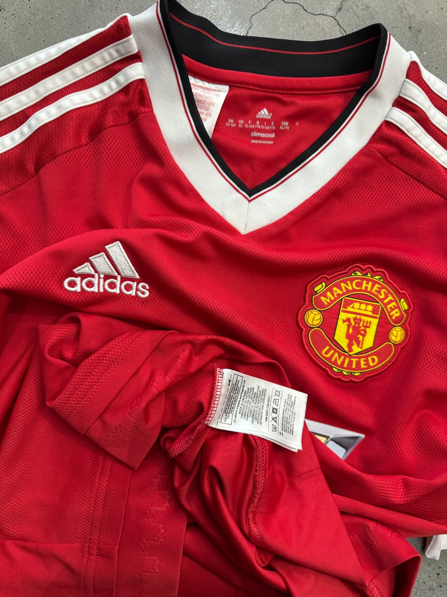 Adidas 2015/16 Manchester United home shirt - Martial #9